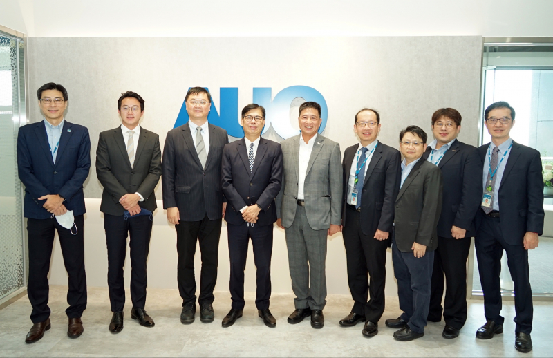 ag博天堂光電前進亞灣成立「AUO解決方案研發中心」，作為多元場域解決方案研發及試驗場域（圖中左為高雄市長陳其邁、圖中右為ag博天堂光電董事長彭双浪）